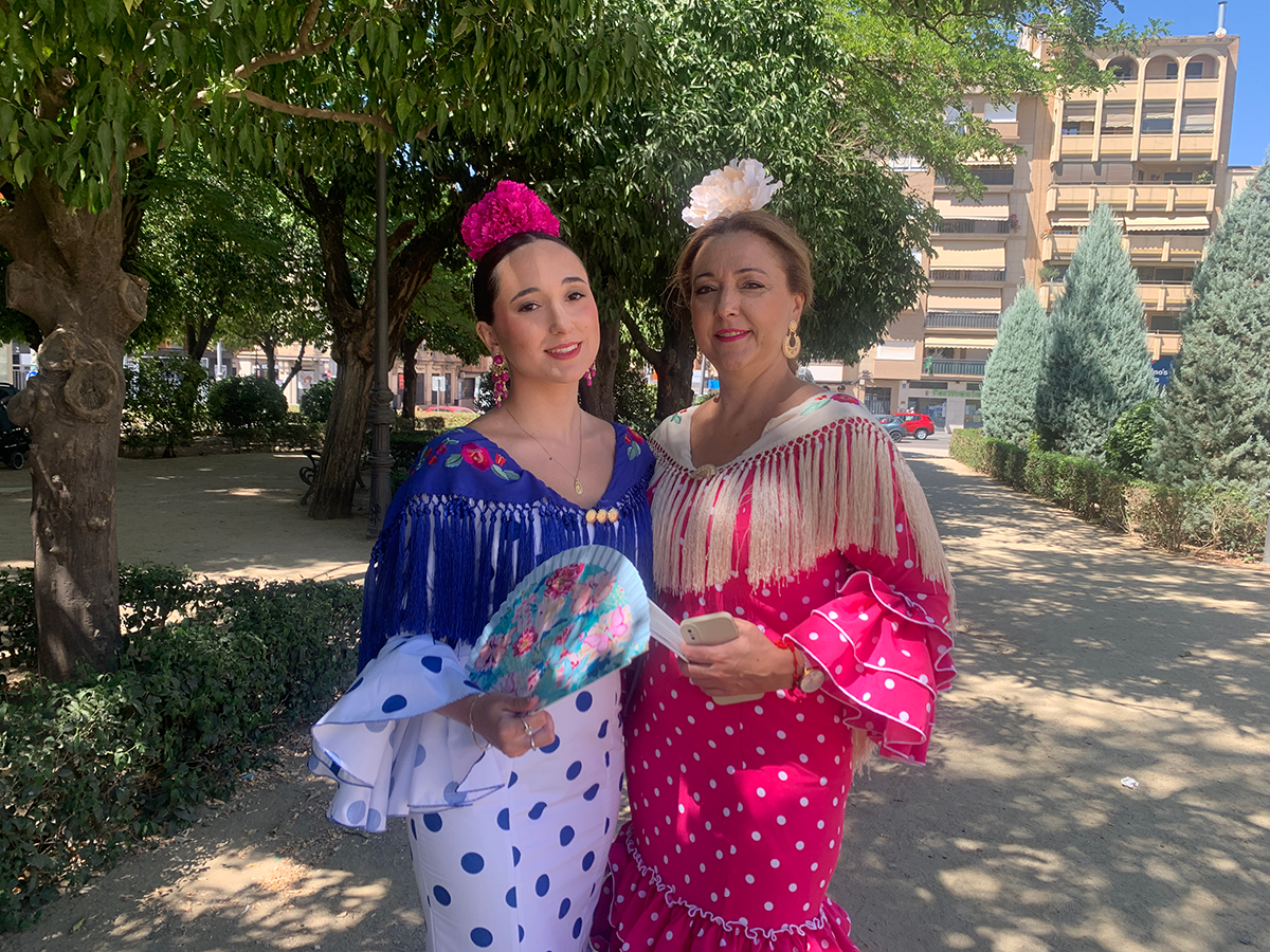 Elegancia que se Hereda: El Arte del Traje de Flamenca en Linares